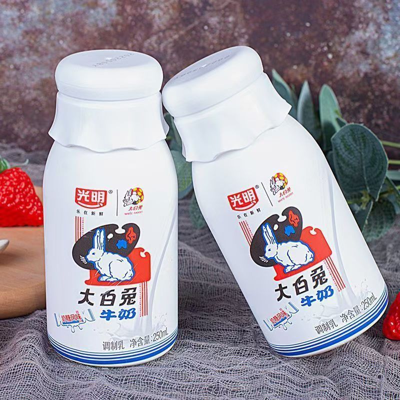 光明牛乳饮品大白兔奶糖风味牛奶250ml*8瓶装低温调制乳早餐整箱