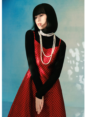 EF复古波点吊带连衣裙2025秋新款显瘦收腰法式优雅气质A字短裙