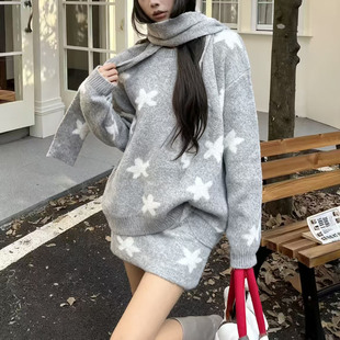 松弛感一整套穿搭秋冬套装 复古星星毛衣针织包臀短裙配围巾三件套