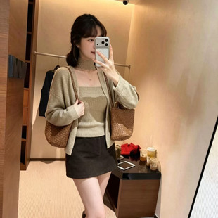 纯欲挂脖时尚洋气针织开衫女显瘦长袖两件套秋冬软糯减龄内搭上衣