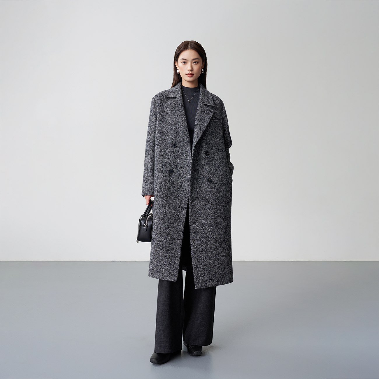 人字纹羊毛廓形大衣高定工艺