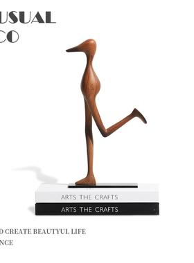 现代简约原木色抽象艺术人像摆件样板房书房客厅装饰柜软装饰品
