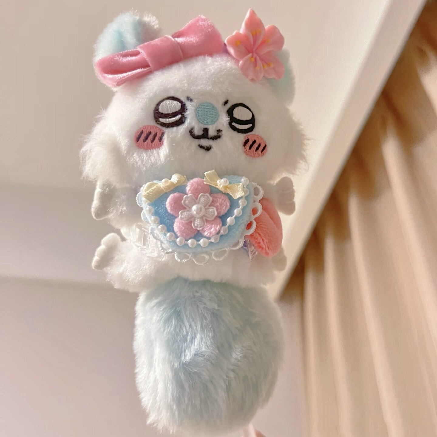日本正版吉伊卡哇桃心甜妹手捧飞鼠挂件大尾巴小脚僵尸生日公仔