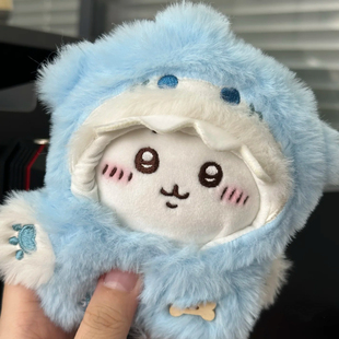 日本正版chiikawa鲨鱼小八外套毛绒公仔吉伊挂件考拉水獭乌萨奇玩