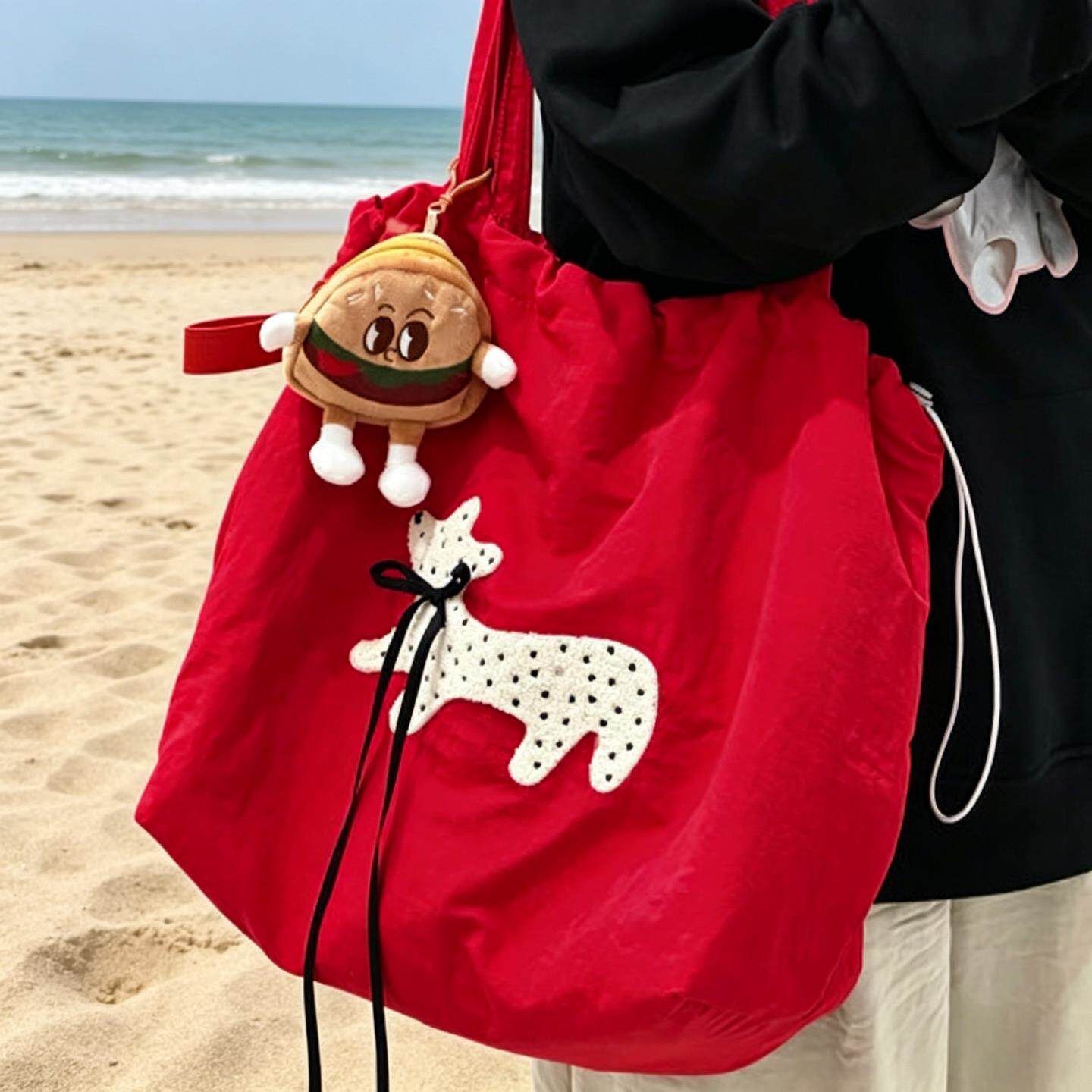 帆布包海边红色户外单肩包设计感小众可爱大容量度假风旅游轻便女