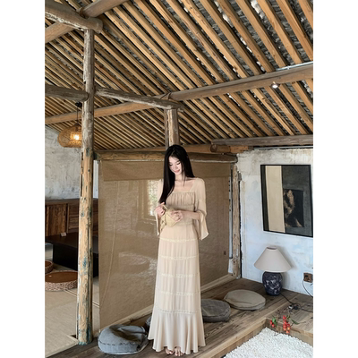 黄亮Elovey一眼心动-温柔缪斯方领系带收腰蕾丝花边长袖连衣裙