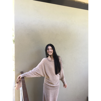 黄亮Elovey 一点肉桂粉早秋套装女套头上衣披肩+长款半裙三件套