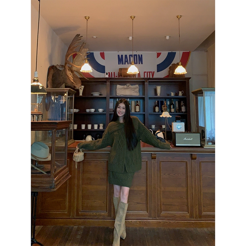 黄亮Elovey 静谧迷迭香-羊毛大翻领毛衣＋松紧腰半裙两件套套装