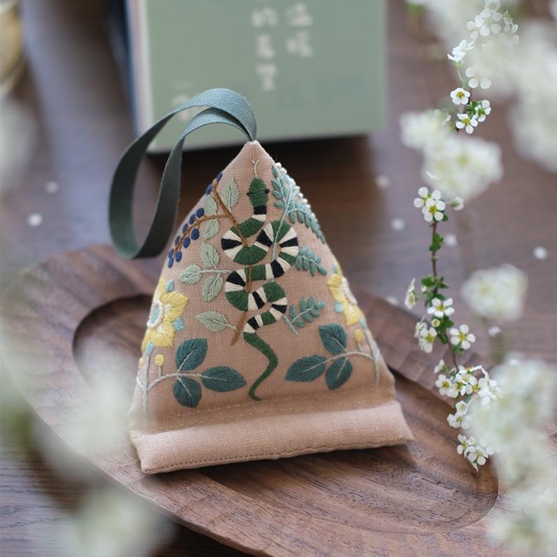 2025蛇年端午节手工diy刺绣粽子香囊材料包手机架底座艾叶香包