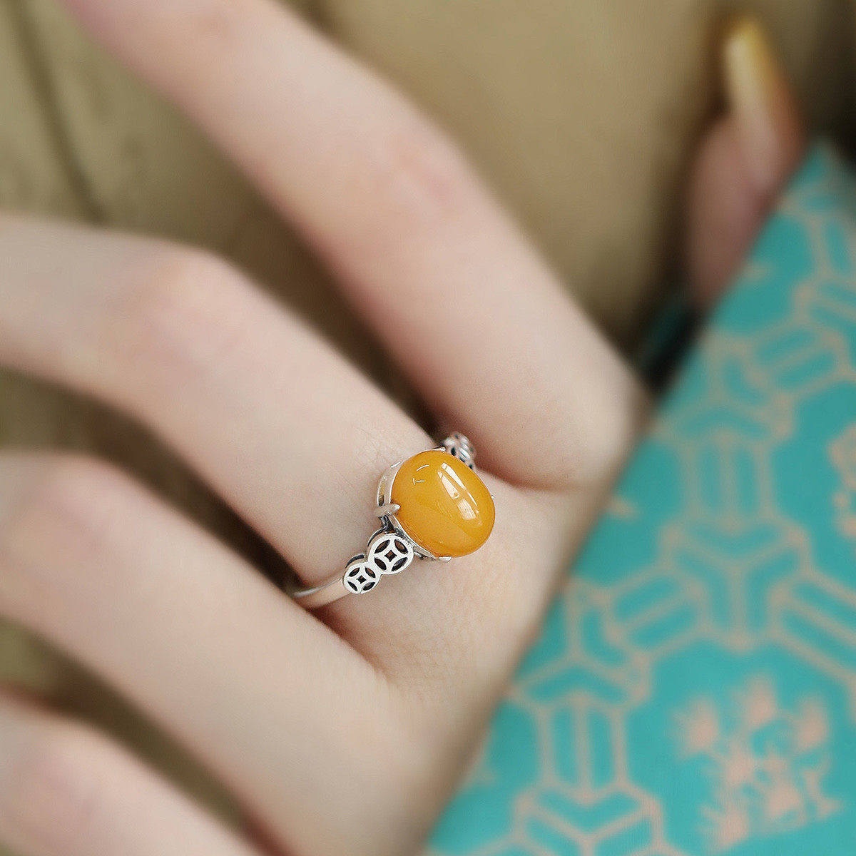 925银蜜蜡蛋面铜钱百搭开口戒指