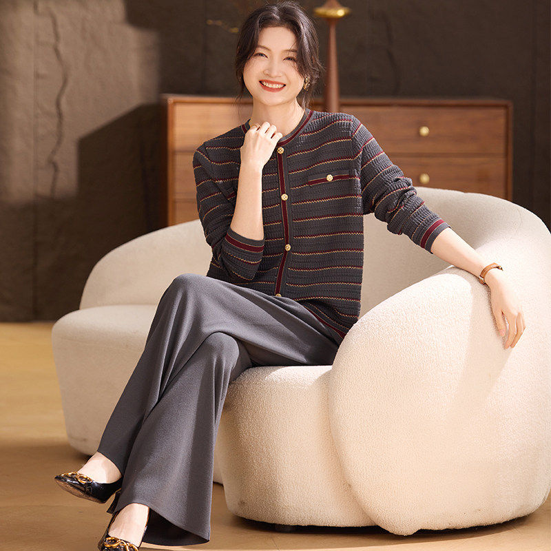 喜卉中老年女装针织条纹上衣直筒裤子两件套妈妈春装新款运动套装