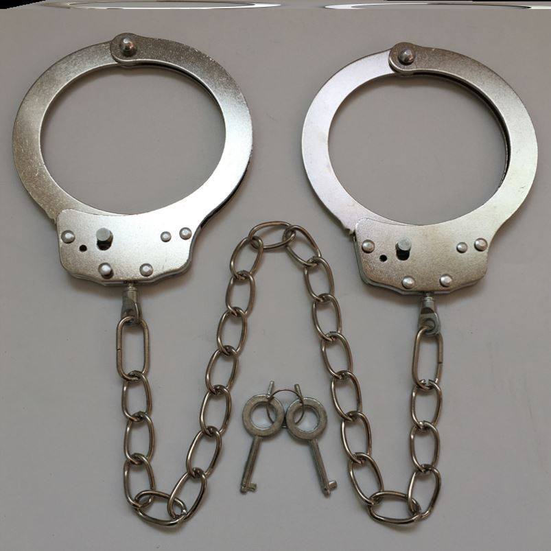 玩具手铐儿童剧本杀密室道具手扣不锈钢情侣铁手拷合金表演脚拷锁