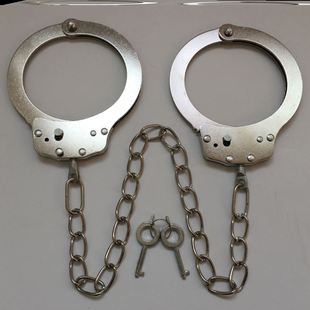 玩具手铐儿童剧本杀密室道具手扣不锈钢情侣铁手拷合金表演脚拷锁