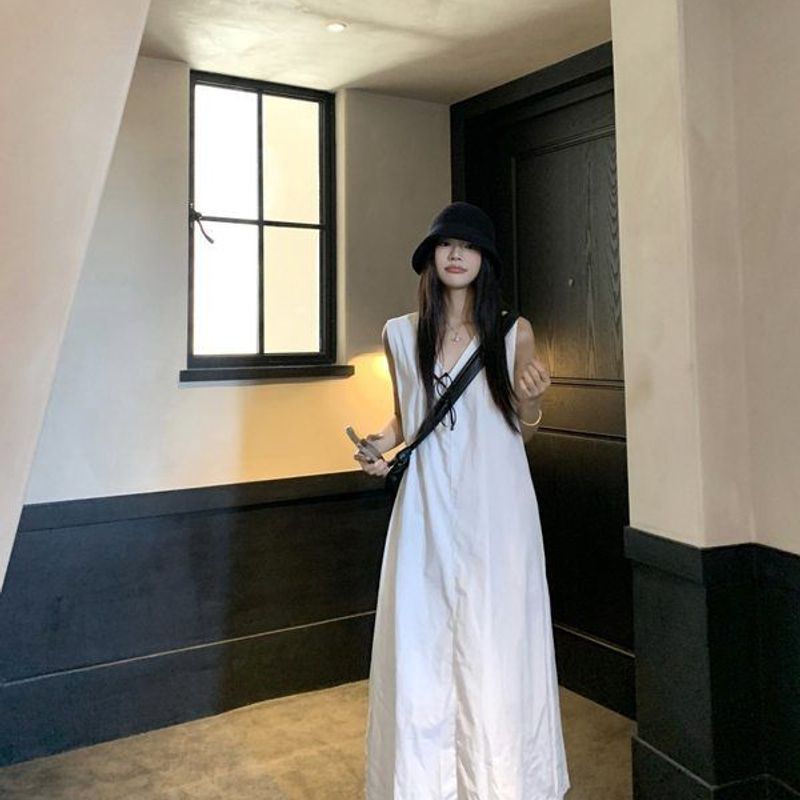 海边度假风v领背心连衣裙女夏季白色宽松显瘦裙子慵懒休闲a字长裙