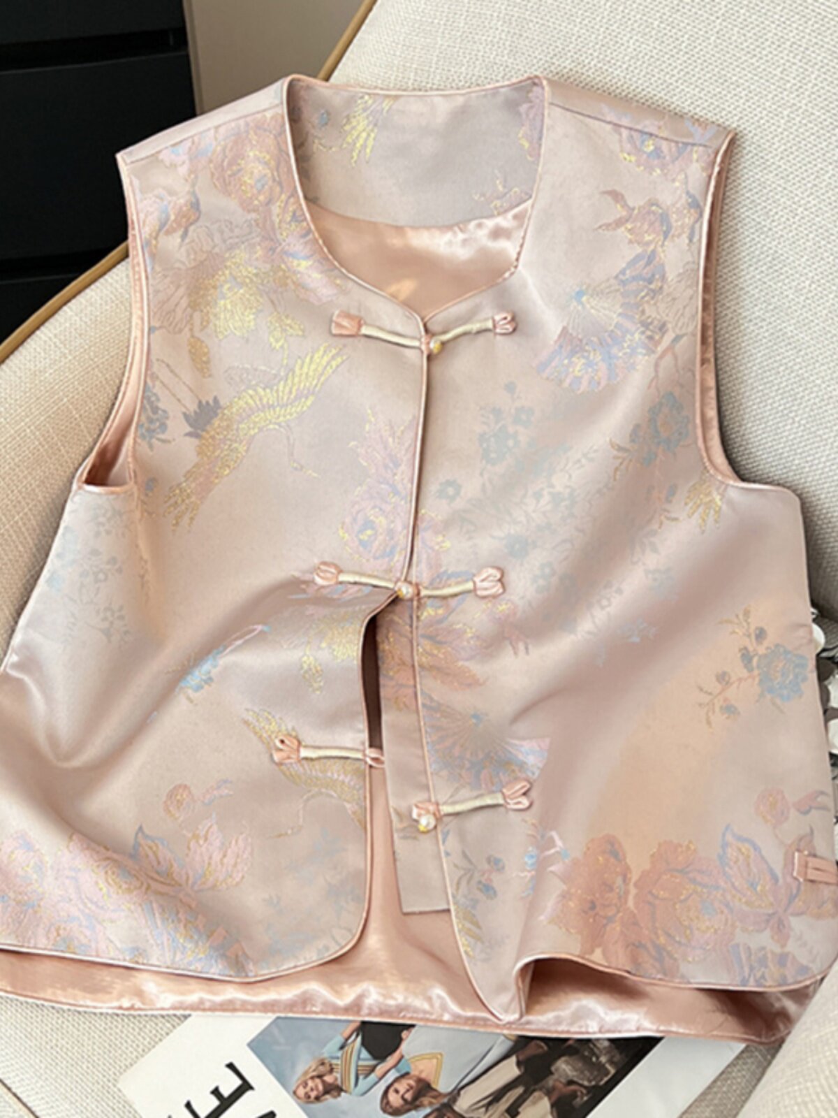 国风马甲女款唐装织锦马夹背心女外搭无袖新中式盘扣坎肩上衣春季