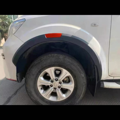 适用于NAVARA15-24纳瓦拉NP300轮眉日产尼桑反射器原车款轮眉配件