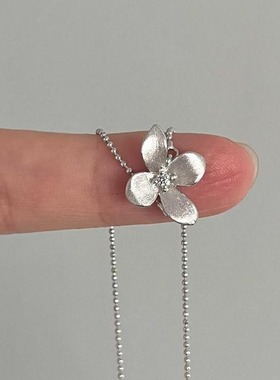 银色不规则拉丝花朵项链夏日度假风轻奢简约小众设计感百搭锁骨链
