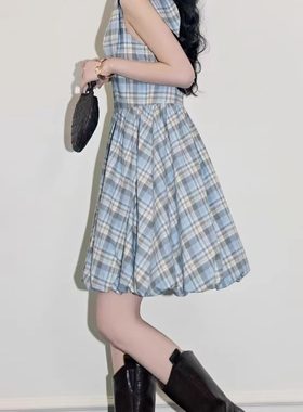 蓝色格子收腰花苞裙女背心连衣裙