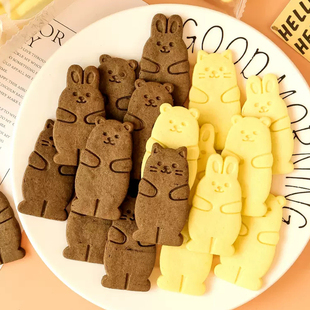 2025新年蛋糕装饰小熊兔饼干巧克力黄油味可爱纸杯甜品烘焙摆件