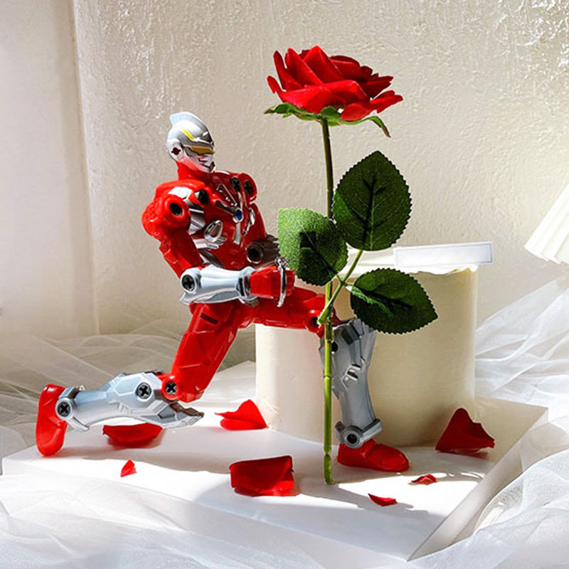 网红情人节求婚超人生日蛋糕装饰摆件搞怪表白玫瑰花可变形玩具