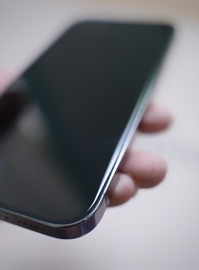 FY【六孔定位除尘盒：高清 /AR增透】 适用于Iphone17promax/17pro/17/16/14/13系列 大弧边高铝玻璃钢化膜