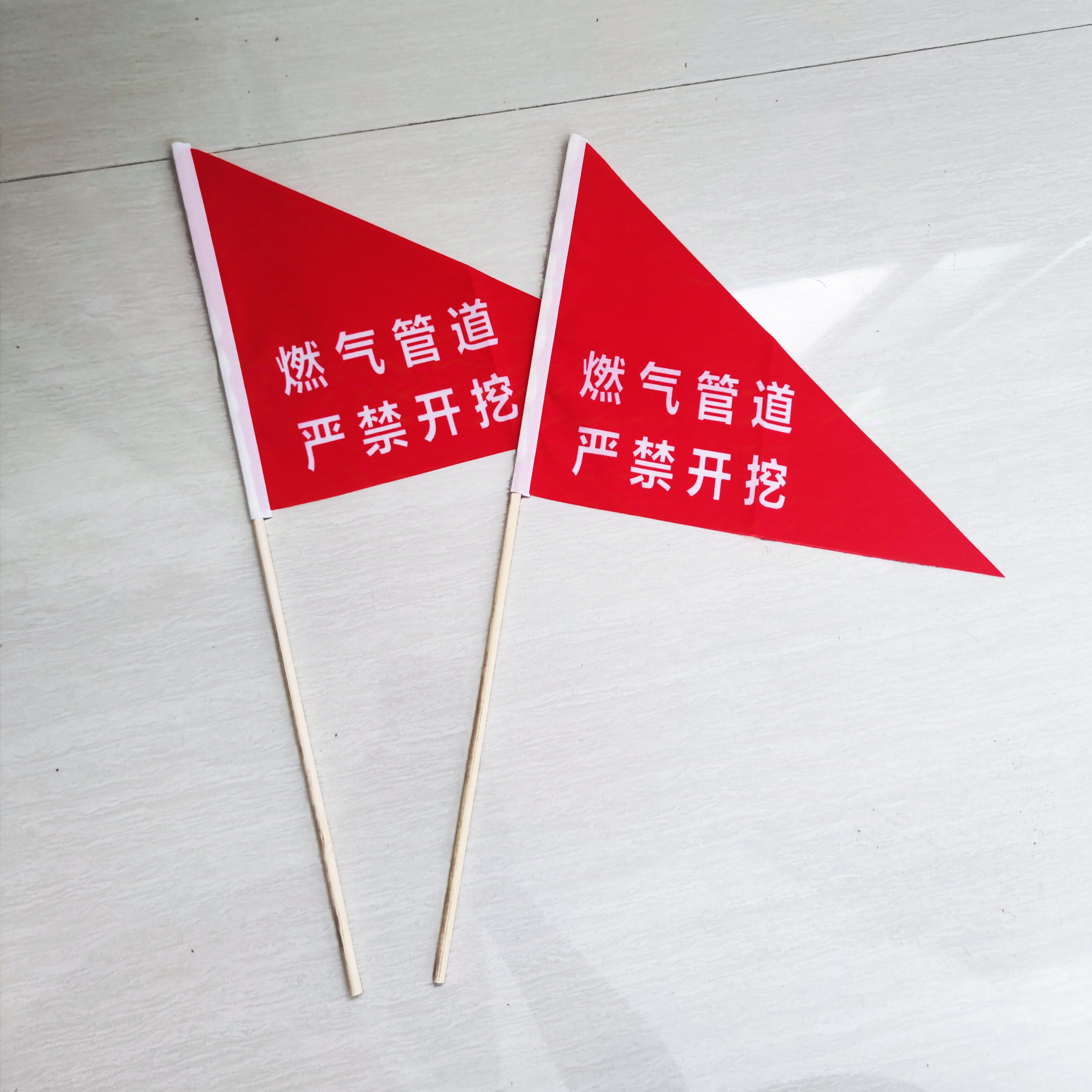 燃气管道标记旗 下有电缆记号旗 燃气电缆小红旗