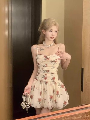 甜辣风性感碎花吊带裙气质