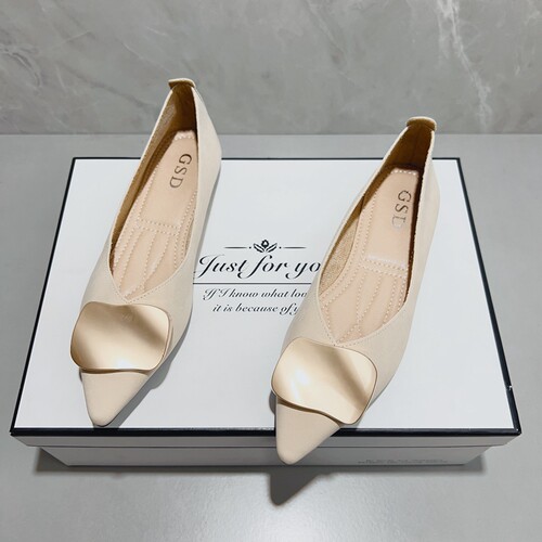 软皮软底方扣浅口温柔鞋