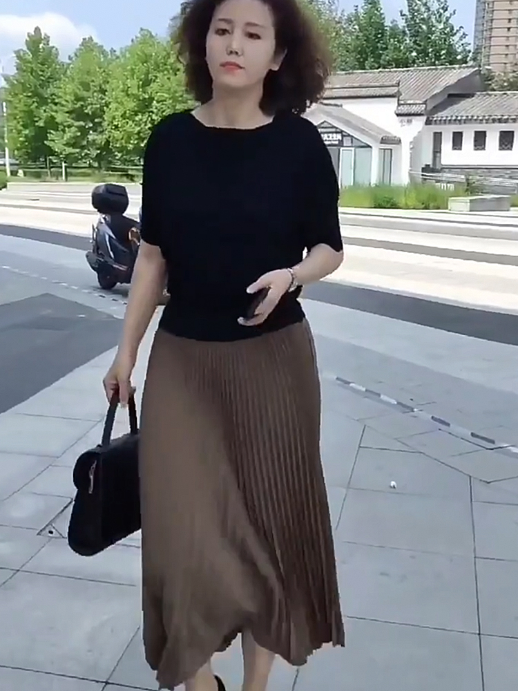 减龄气质轻奢百褶半身裙两件套