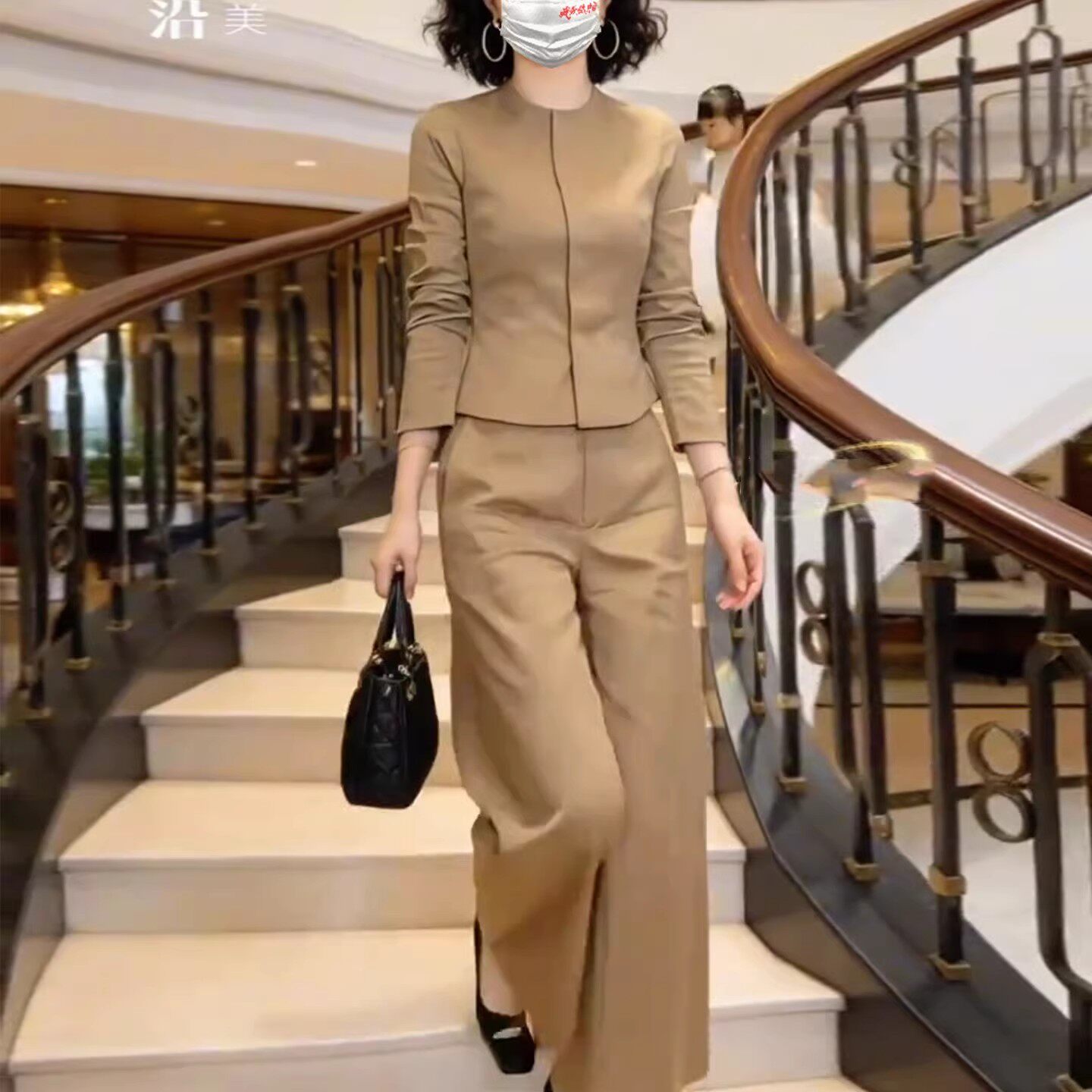 显瘦穿搭一整套高端气质小香风掐腰卡其色上衣套装阔腿裤大方得体