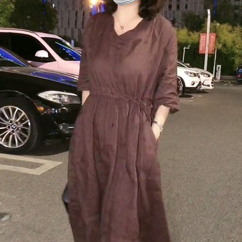 欧洲站收腰显瘦V领连衣裙女夏2024新款慵懒风洋气休闲纯色中长裙