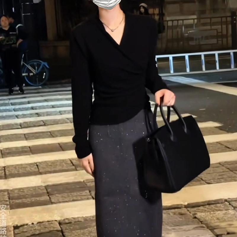 设计感上衣开叉亮片半身裙