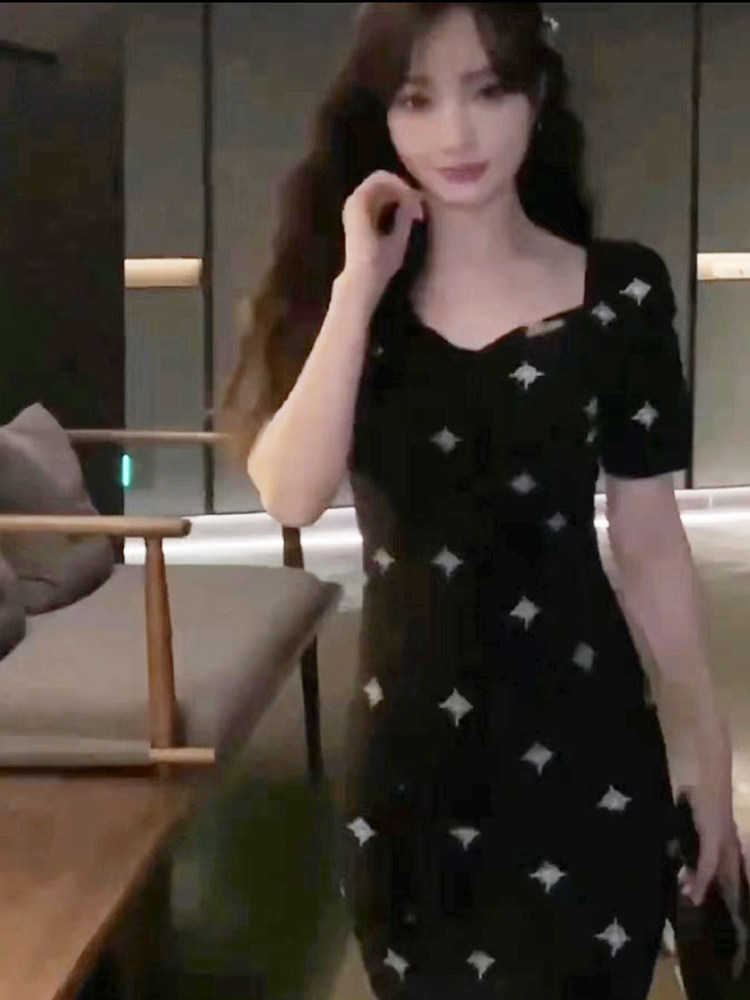 黑色波点连衣裙女夏季新款