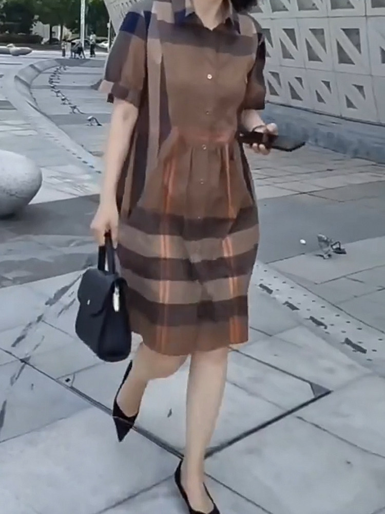 小个子妈妈连衣裙中长款