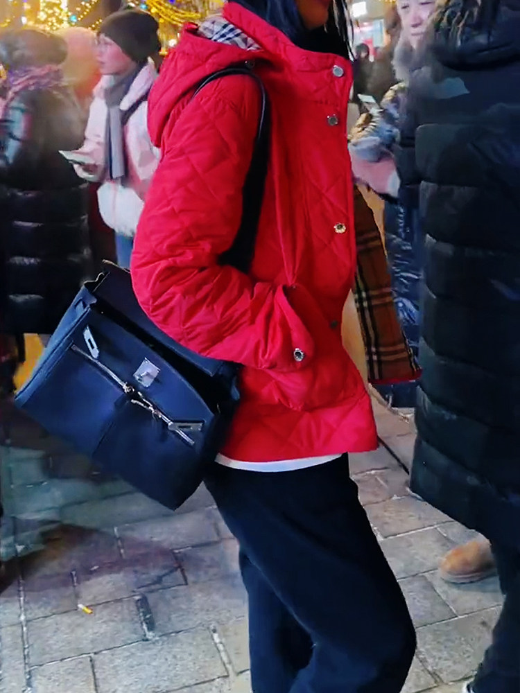 大红色连帽短款棉衣女