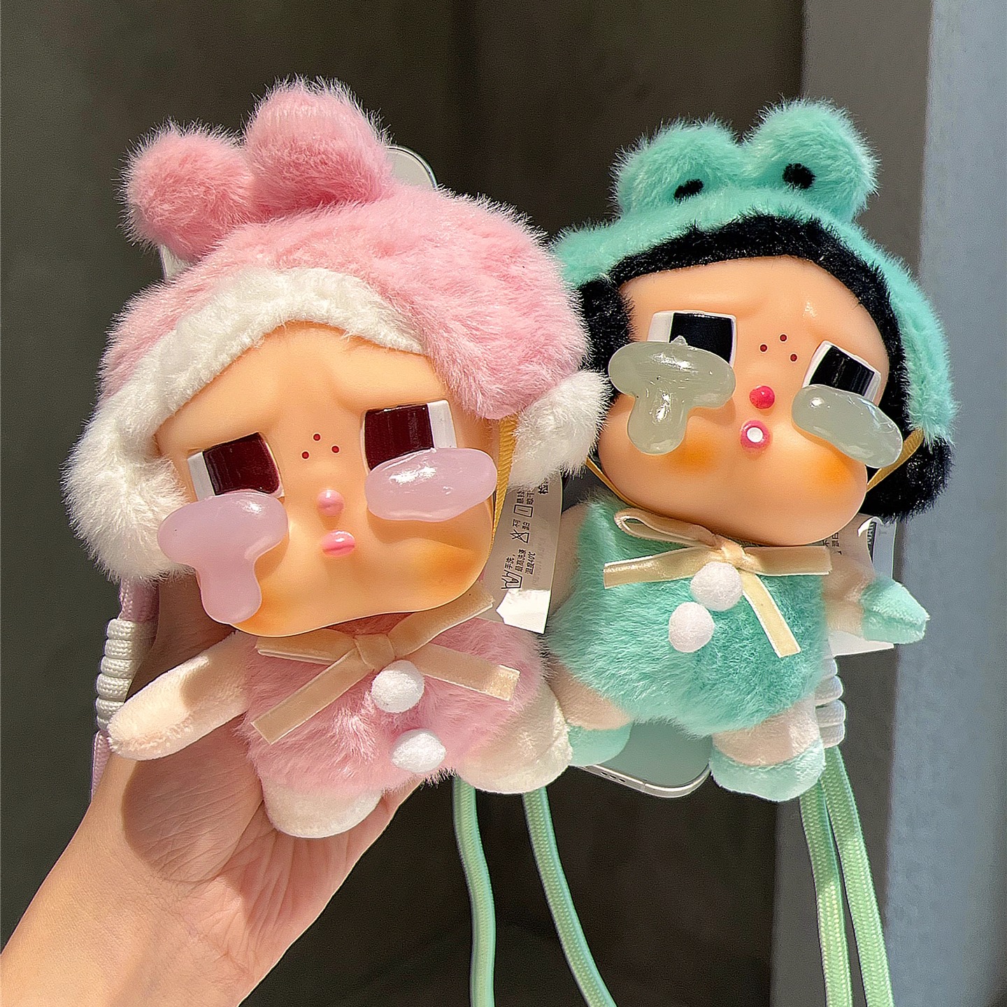 gurao 潮牌手办公仔哭娃适用苹果手机壳可拆卸背夹斜挎背带挂绳防摔通用任何手机华为/荣耀/苹果/oppo小米女