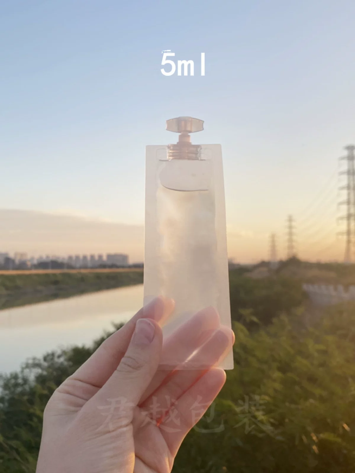Lotion, container, suitcase for traveling, serum, pack, bag, sample, trial pack