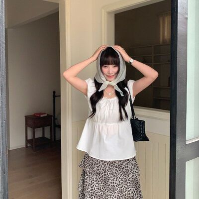 you think 十三行 2026夏季新款泡泡袖韩系U领通勤甜美小衫女2831