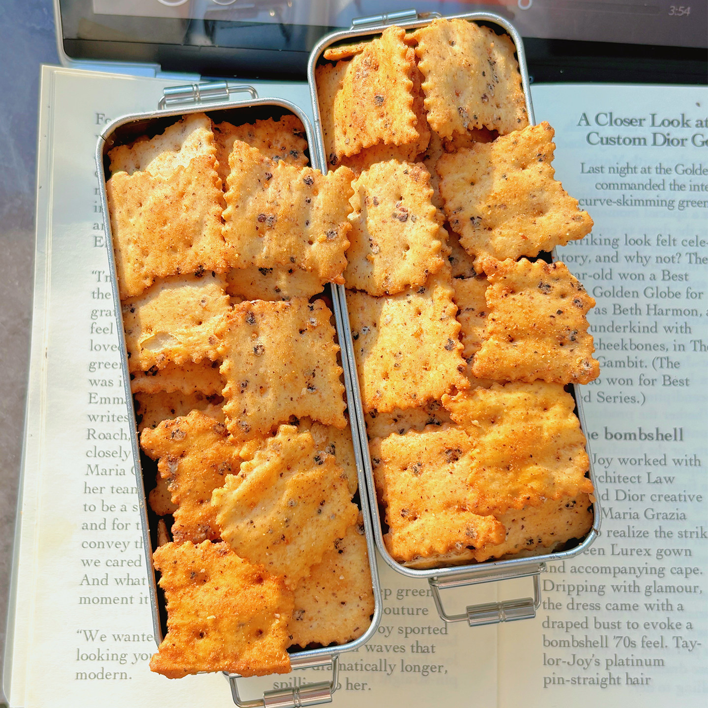 巨好吃！轻脆不规则黑麦饼干照烧牛肉味芥末咸香薄脆饼干网红零食