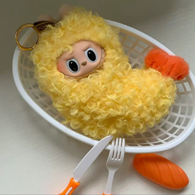 LABUBU坐坐马卡龙前方高能娃衣