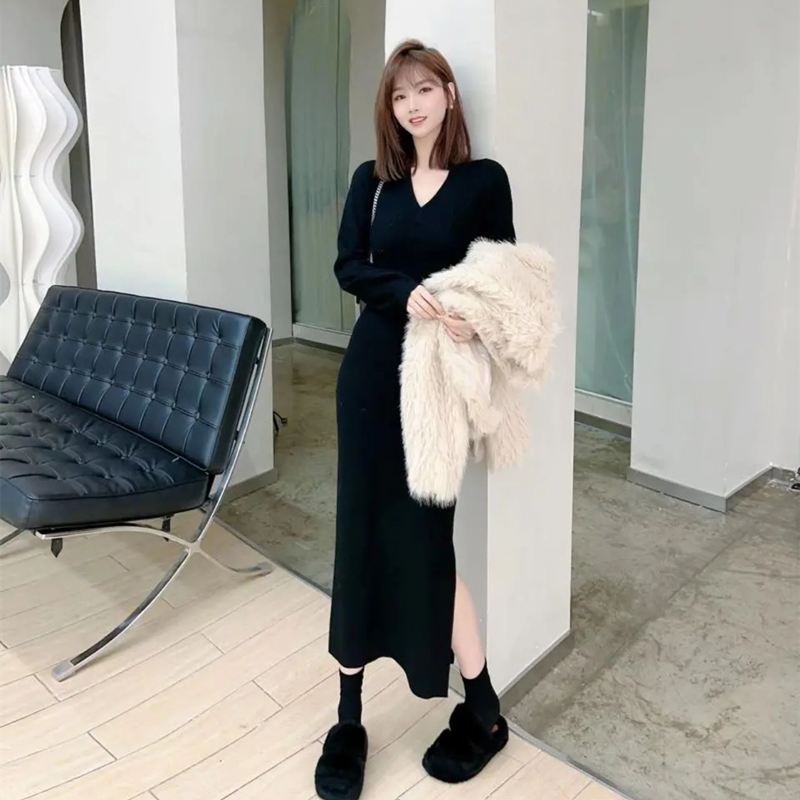 卡卡女装官方旗舰正品百搭法式优雅v领轻熟风修身名媛针织连衣裙