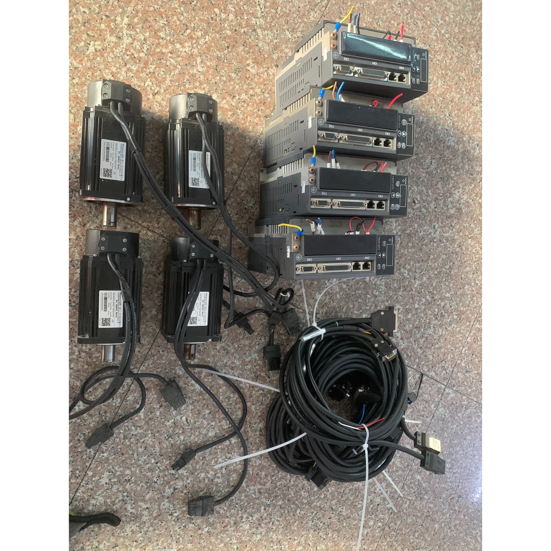 售前询价厦门庸博伺服马达套装 YBDP-EP22007MFG4 电机