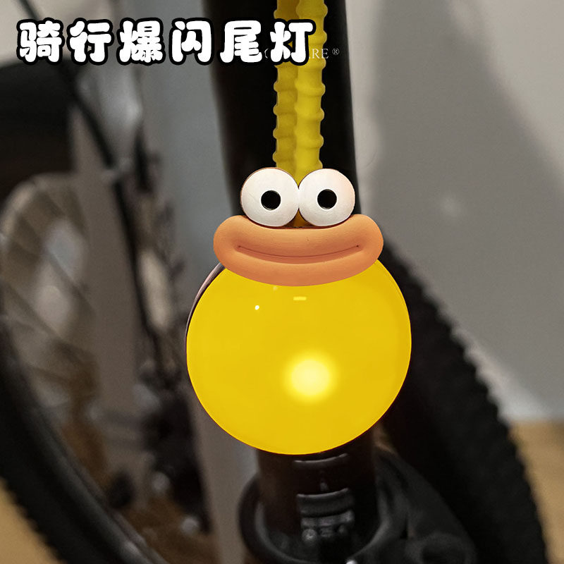 儿童自行车尾灯2026新款公路车单车学生夜骑行安全警示灯爆闪灯