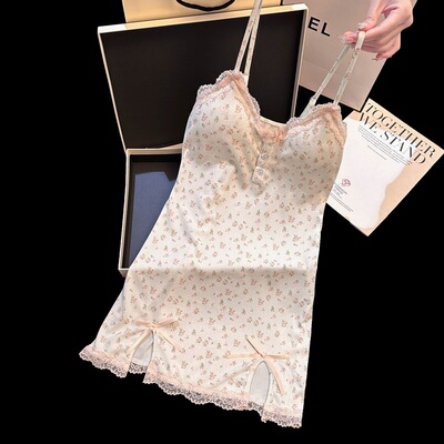 甜美纯欲白茶碎花开叉吊带睡裙