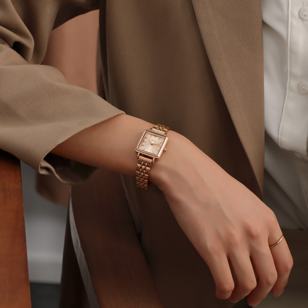 钢带手表女小众设计轻奢防水简约气质2021年新款女士女款名牌正品