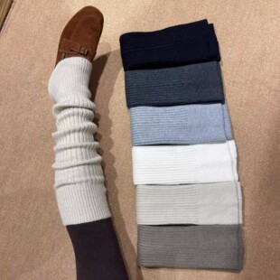 谁懂Leggings+袜套杀伤力!微喇袜套修饰腿型~既保暖又时尚!绝啦