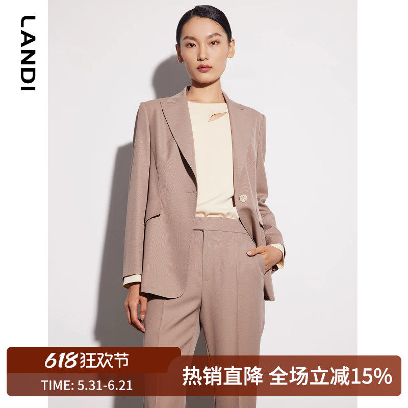 微宽肩设计修身西服外套