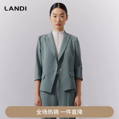 浅绿色收腰七分袖西装上衣