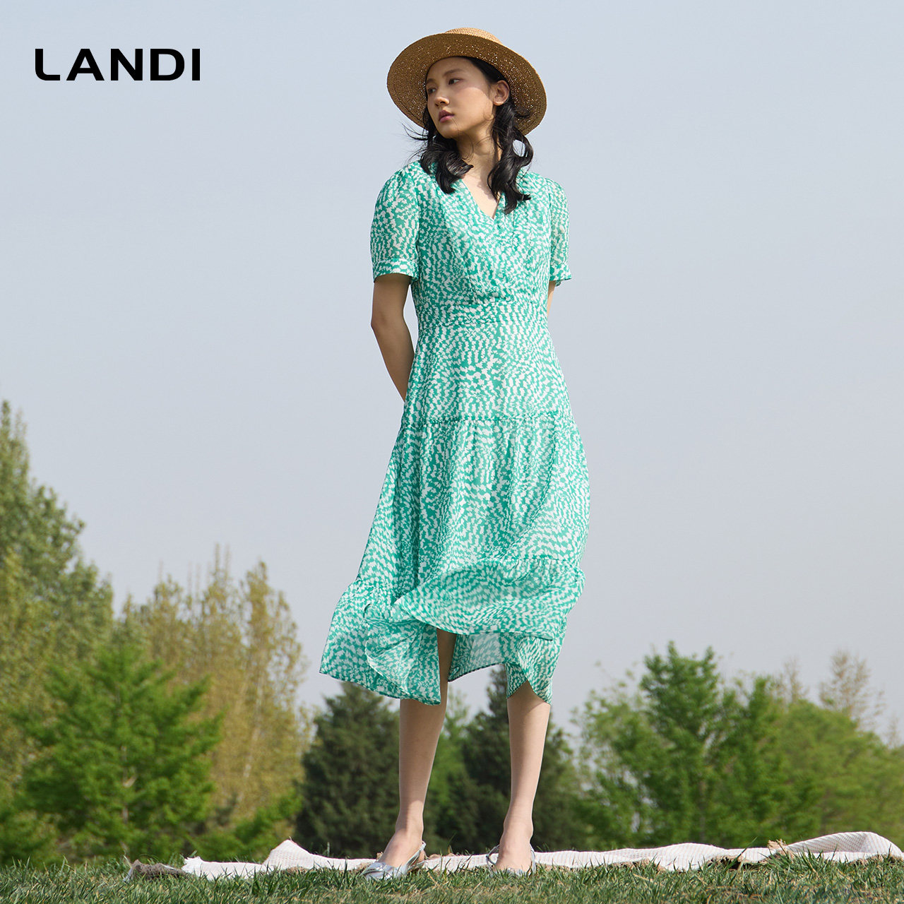 LANDI青绿色法式优雅度假风V领短袖印花茶歇连衣裙女夏新品