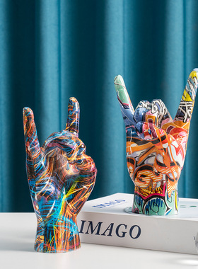 跨境新款摇滚人物手势摆件家居客厅书房酒柜装桌面饰品树脂